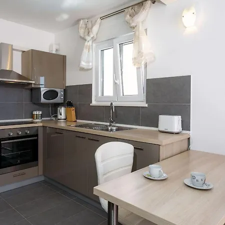 In Mit Grosser Terrasse By Interhome Appartement Dugi Rat