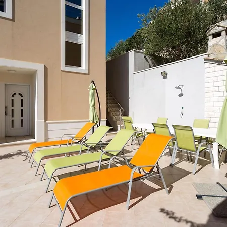 In Mit Grosser Terrasse By Interhome Appartement Dugi Rat