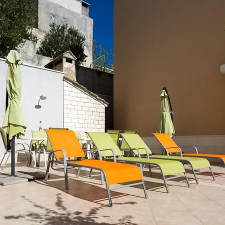 In Mit Grosser Terrasse By Interhome Appartement Dugi Rat