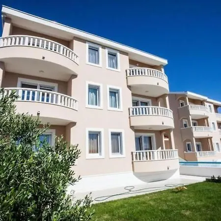 In Mit Grosser Terrasse By Interhome Appartement *
